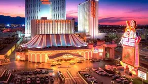 HOTEL EM LAS VEGAS COBRA TAXA INEXISTENTE - DANOS MORAIS E DEVOLUÇÃO DO DINHEIRO