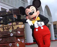 SERÁ QUE ATÉ O MICKEY SOFRE COM ATRASOS DE VOO?